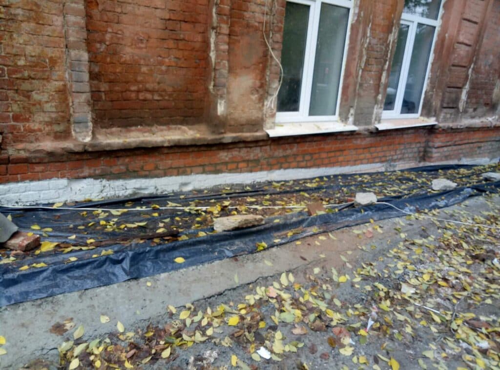 Пристрій гідроізоляції вимощення