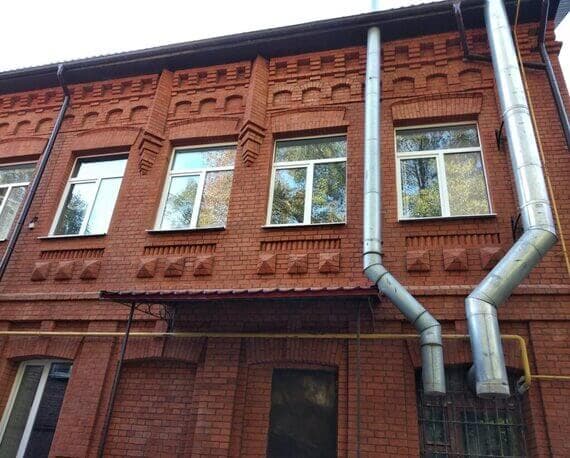 Реставрація фасаду будівлі з червоної цеглини вул. Малиновського, 3 (м. Харків) Реставрація фасаду будівлі з червоної цеглини вул. Малиновського, 3 (м. Харків)