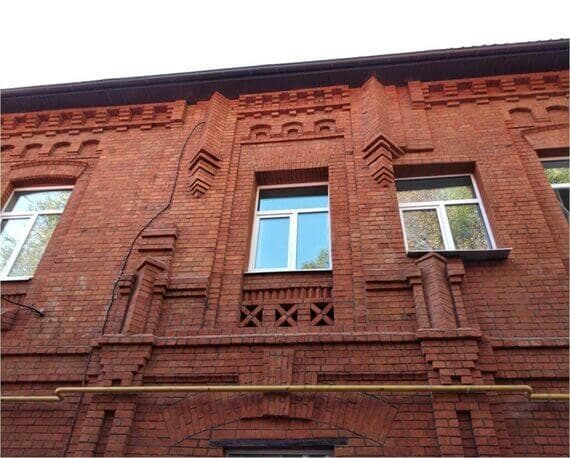 Реставрація фасаду будівлі з червоної цеглини вул. Малиновського, 3 (м. Харків) Реставрація фасаду будівлі з червоної цеглини вул. Малиновського, 3 (м. Харків)