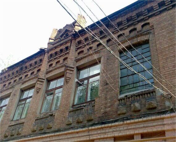 Реставрація фасаду будівлі з червоної цеглини вул. Малиновського, 3 (м. Харків) Реставрація фасаду будівлі з червоної цеглини вул. Малиновського, 3 (м. Харків)