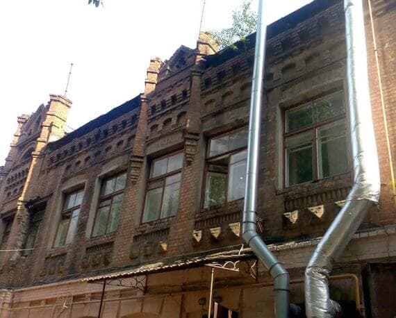 Реставрація фасаду будівлі з червоної цеглини вул. Малиновського, 3 (м. Харків) Реставрація фасаду будівлі з червоної цеглини вул. Малиновського, 3 (м. Харків)