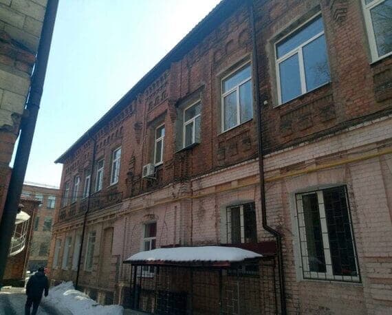 Реставрація фасаду будівлі з червоної цеглини вул. Малиновського, 3 (м. Харків) Реставрація фасаду будівлі з червоної цеглини вул. Малиновського, 3 (м. Харків)