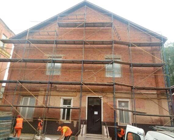 Реставрація фасаду будівлі з червоної цеглини вул. Малиновського, 3 (м. Харків) Реставрація фасаду будівлі з червоної цеглини вул. Малиновського, 3 (м. Харків)