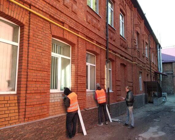 Реставрація фасаду будівлі з червоної цеглини вул. Малиновського, 3 (м. Харків) Реставрація фасаду будівлі з червоної цеглини вул. Малиновського, 3 (м. Харків)