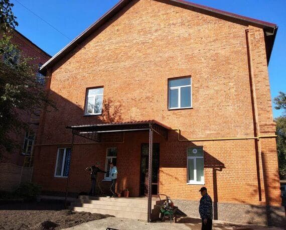 Реставрація фасаду будівлі з червоної цеглини вул. Малиновського, 3 (м. Харків) Реставрація фасаду будівлі з червоної цеглини вул. Малиновського, 3 (м. Харків)